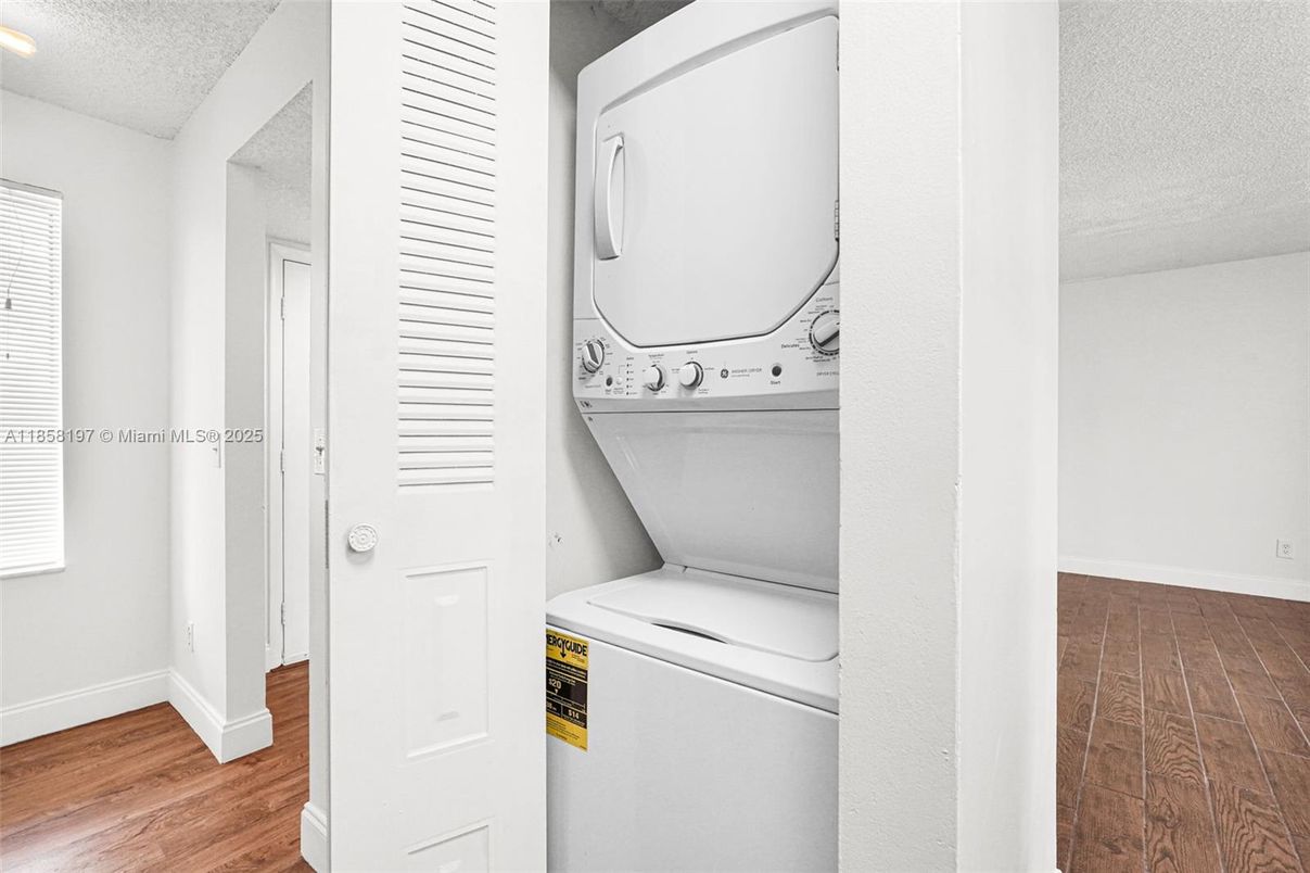 Interior, Utility Closets, Washer, Wood Texture Flooring