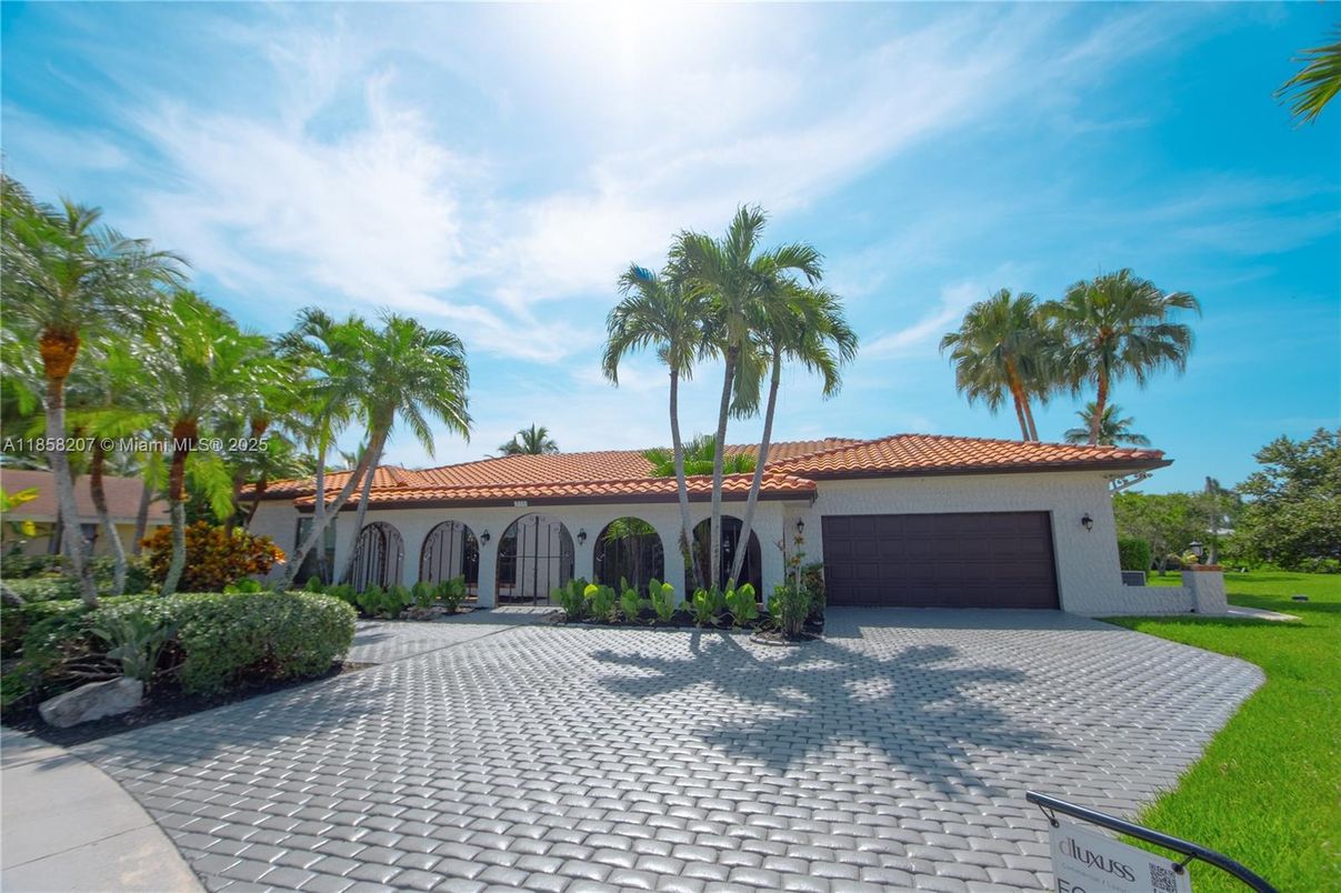 Attached, Exterior, Facade, Spanish Mediterranean