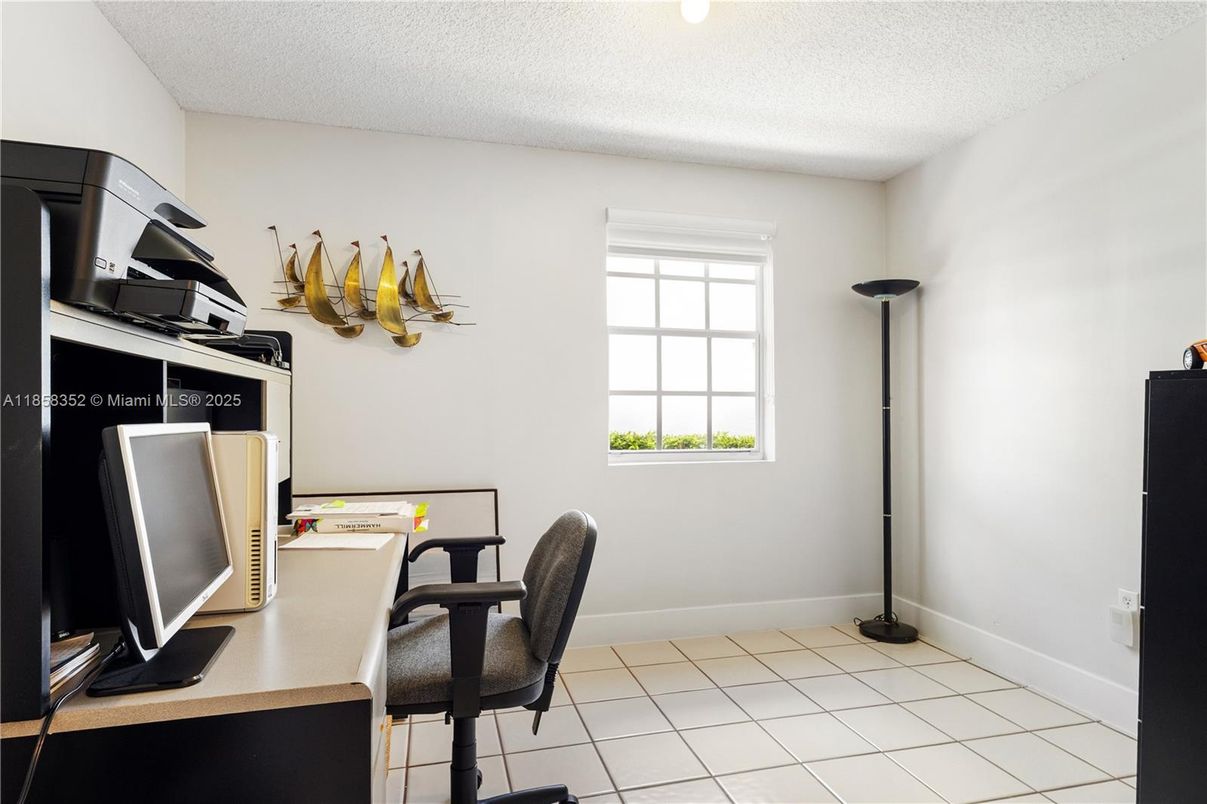 Home Office, Interior