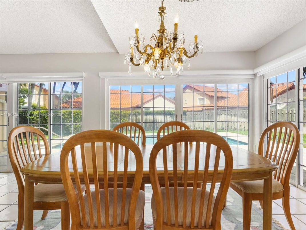 Chandelier, Dining room, Interior