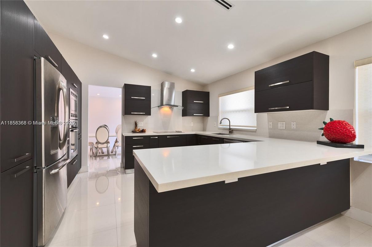 Dining room, Interior, Kitchen, Recessed Lighting, Stainless Steel Appliances