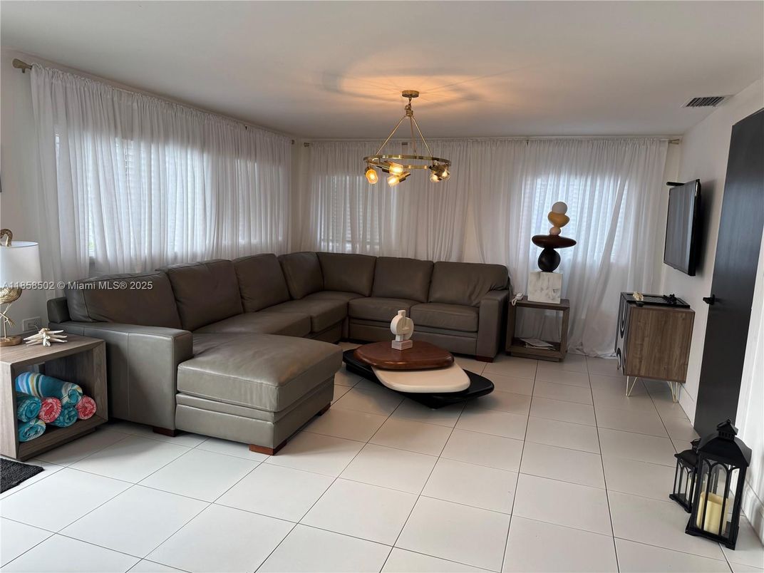 Interior, Living room, Pendant Lights
