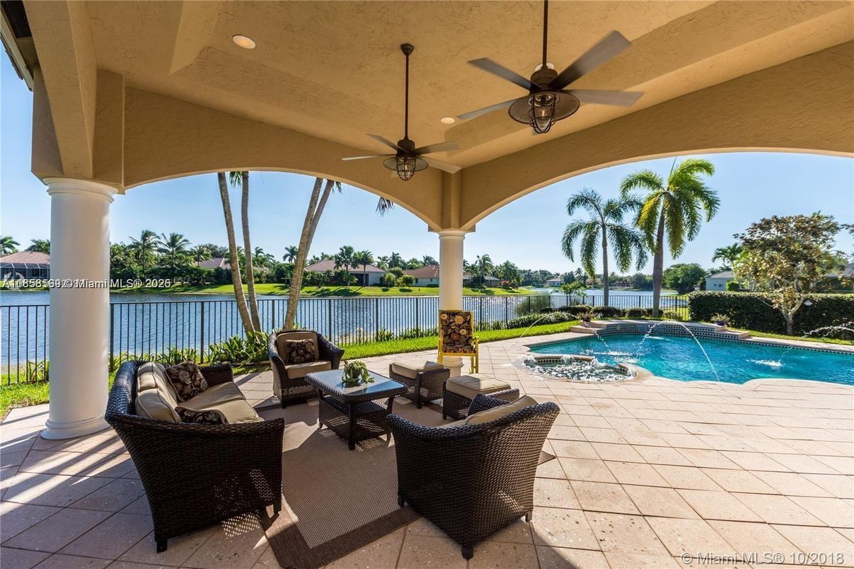 Exterior, Pool, Water