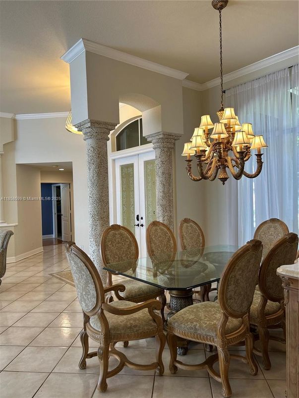 Chandelier, Dining room, Interior