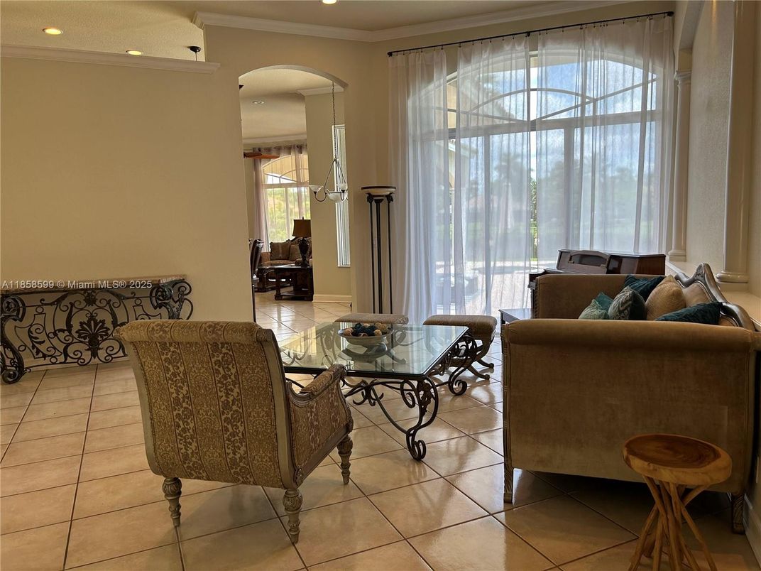 Dining room, Interior, Living room, Pendant Lights, Recessed Lighting