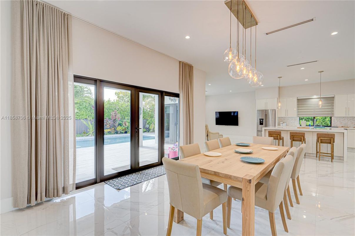 Dining room, Interior, Kitchen, Marble, Pendant Lights, Recessed Lighting