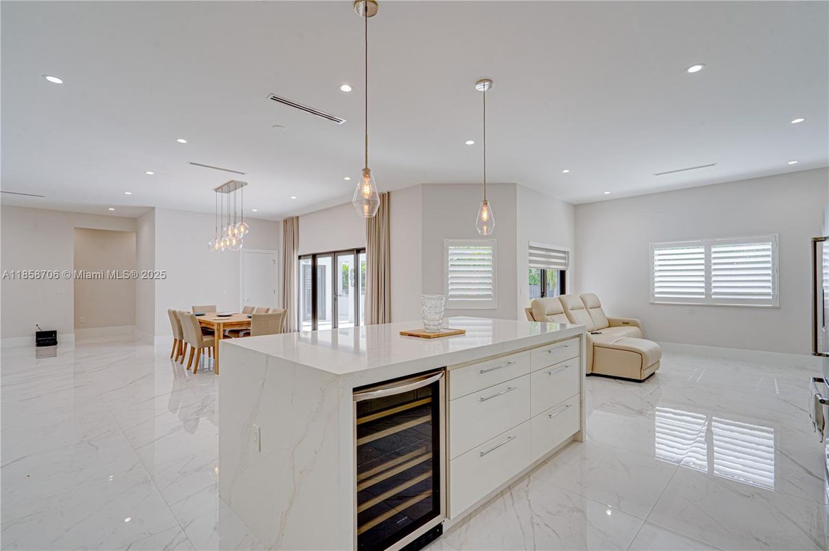 Dining room, Interior, Kitchen, Marble, Pendant Lights, Recessed Lighting