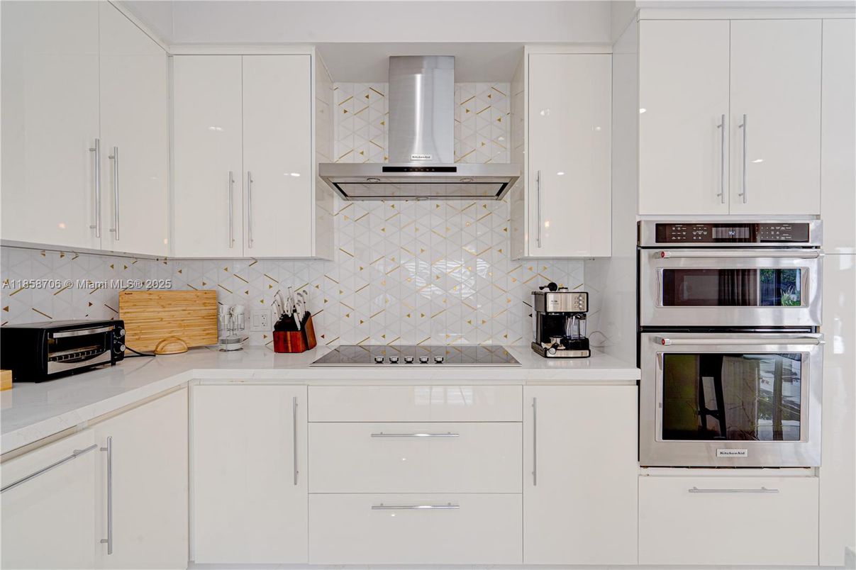 Interior, Kitchen, Stainless Steel Appliances