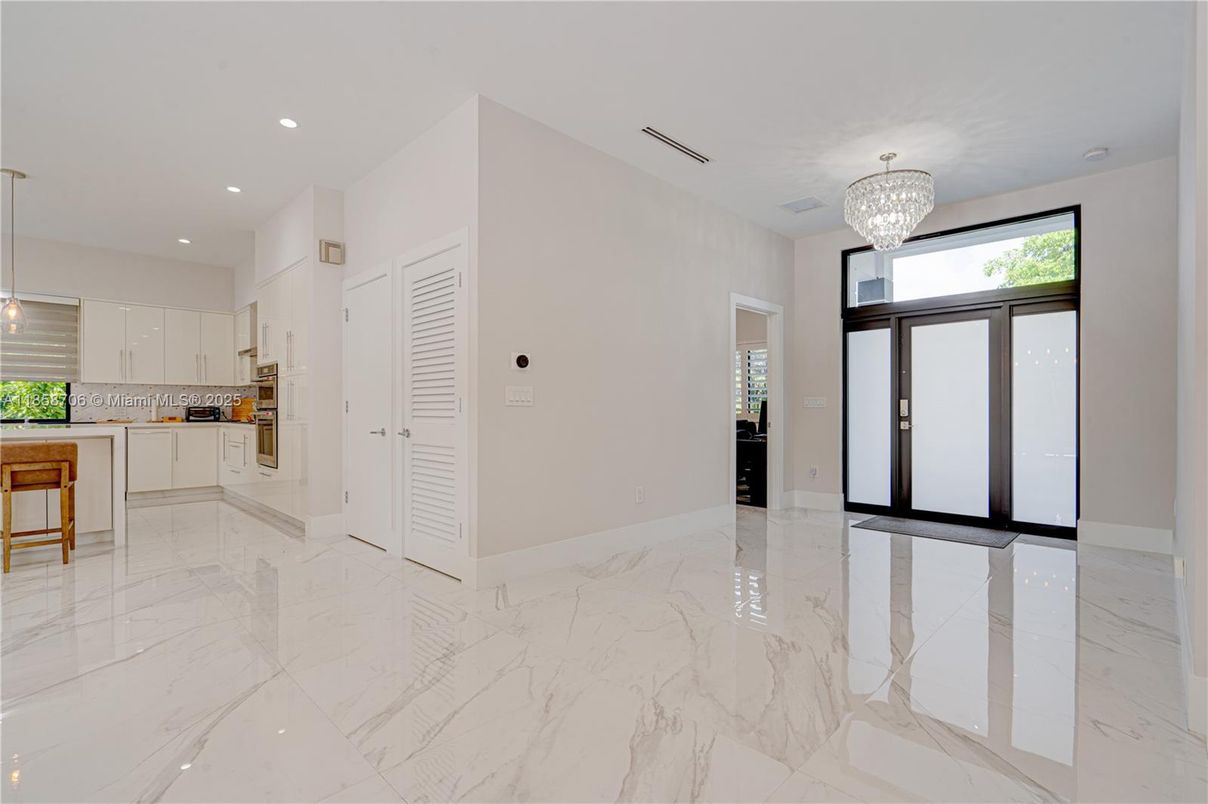 Chandelier, Interior, Kitchen, Marble, Pendant Lights, Recessed Lighting