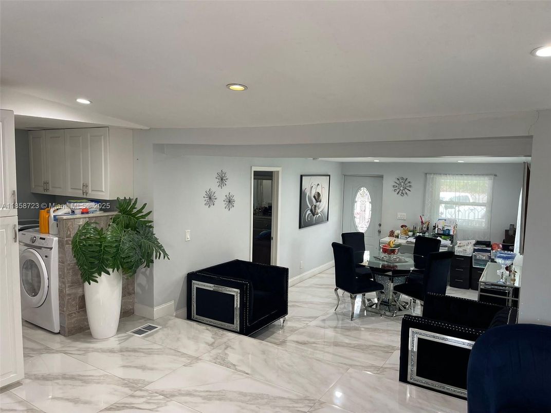 Dining room, Interior, Marble, Recessed Lighting, Washer