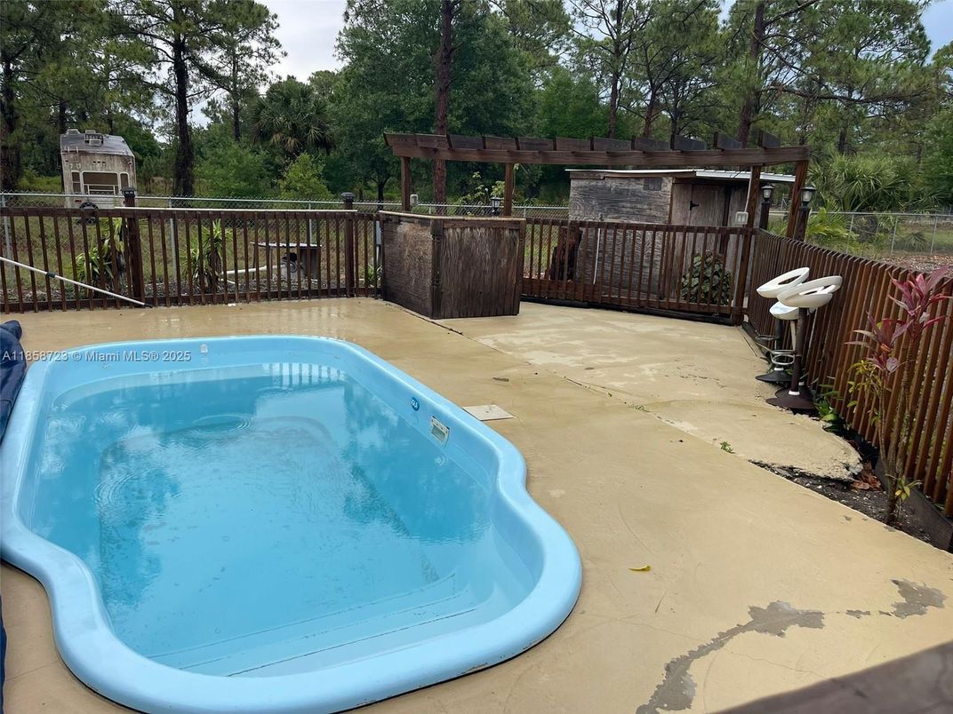 Exterior, Hot Tub, Pool