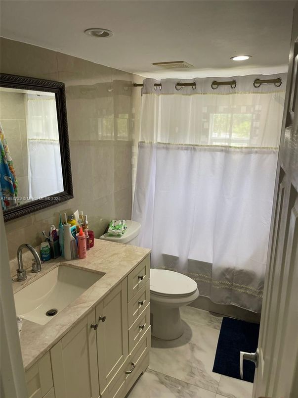Bathroom, Interior, Marble, Recessed Lighting