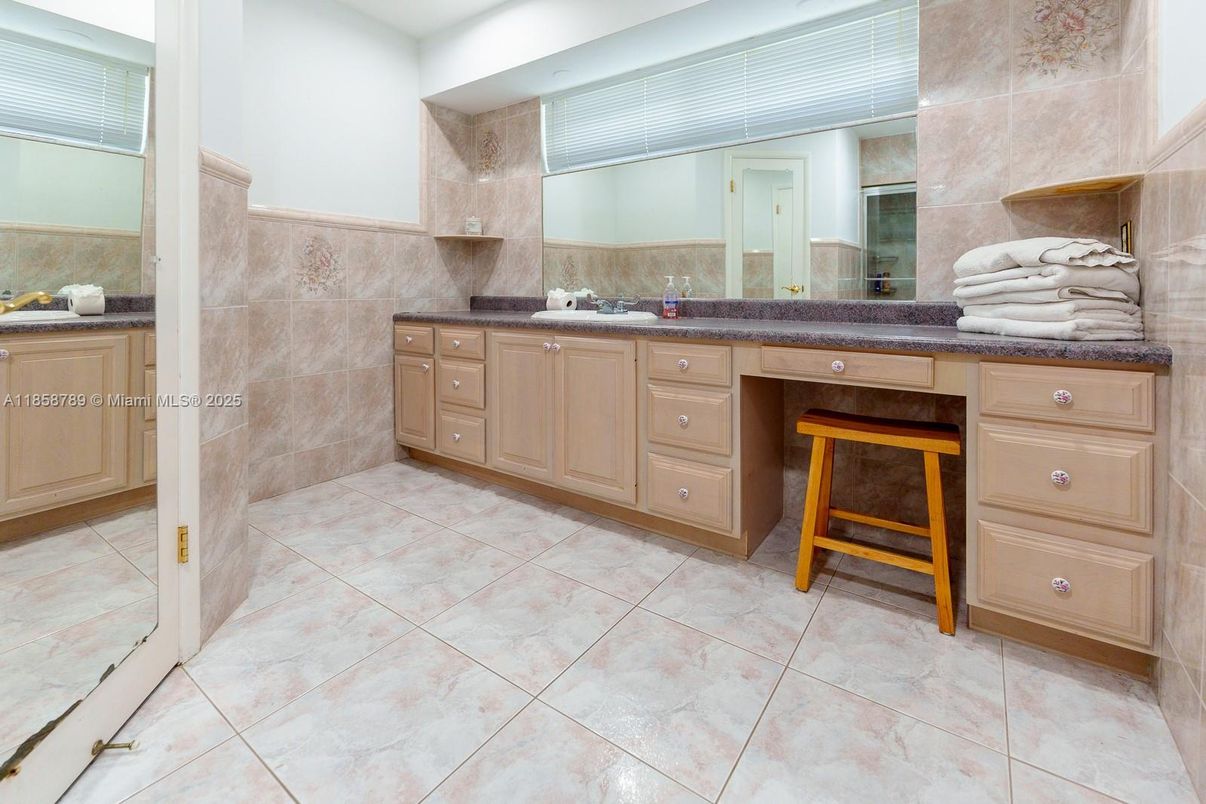 Bathroom, Interior, Recessed Lighting