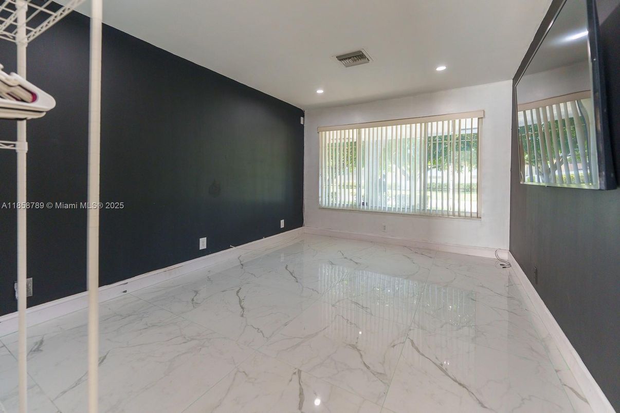 Empty room, Interior, Marble, Recessed Lighting