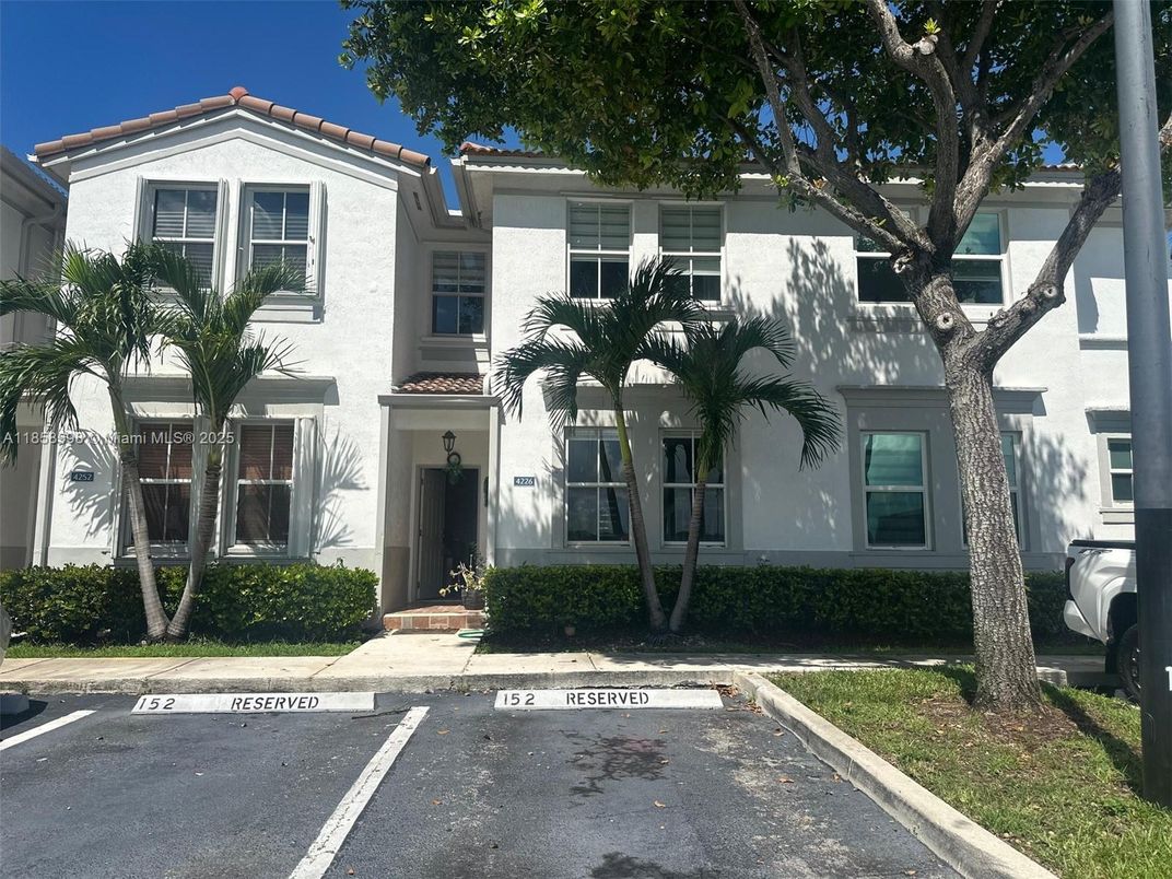 Exterior, Facade, Spanish Mediterranean