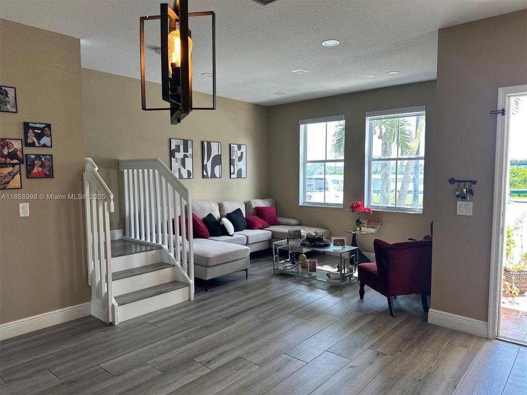 Interior, Living room, Recessed Lighting, Wood Texture Flooring