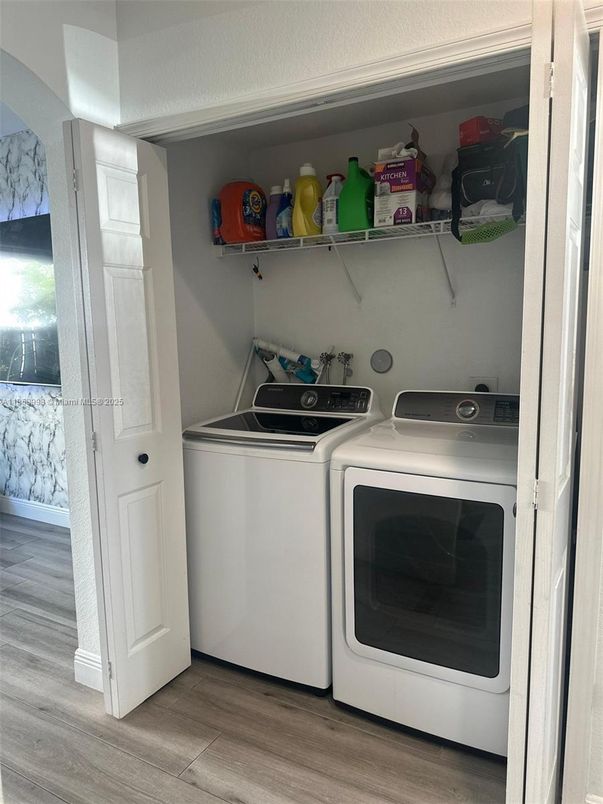 Interior, Utility Closets, Washer, Wood Texture Flooring