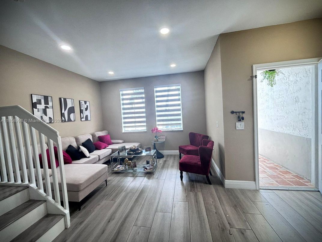 Interior, Living room, Recessed Lighting, Wood Texture Flooring