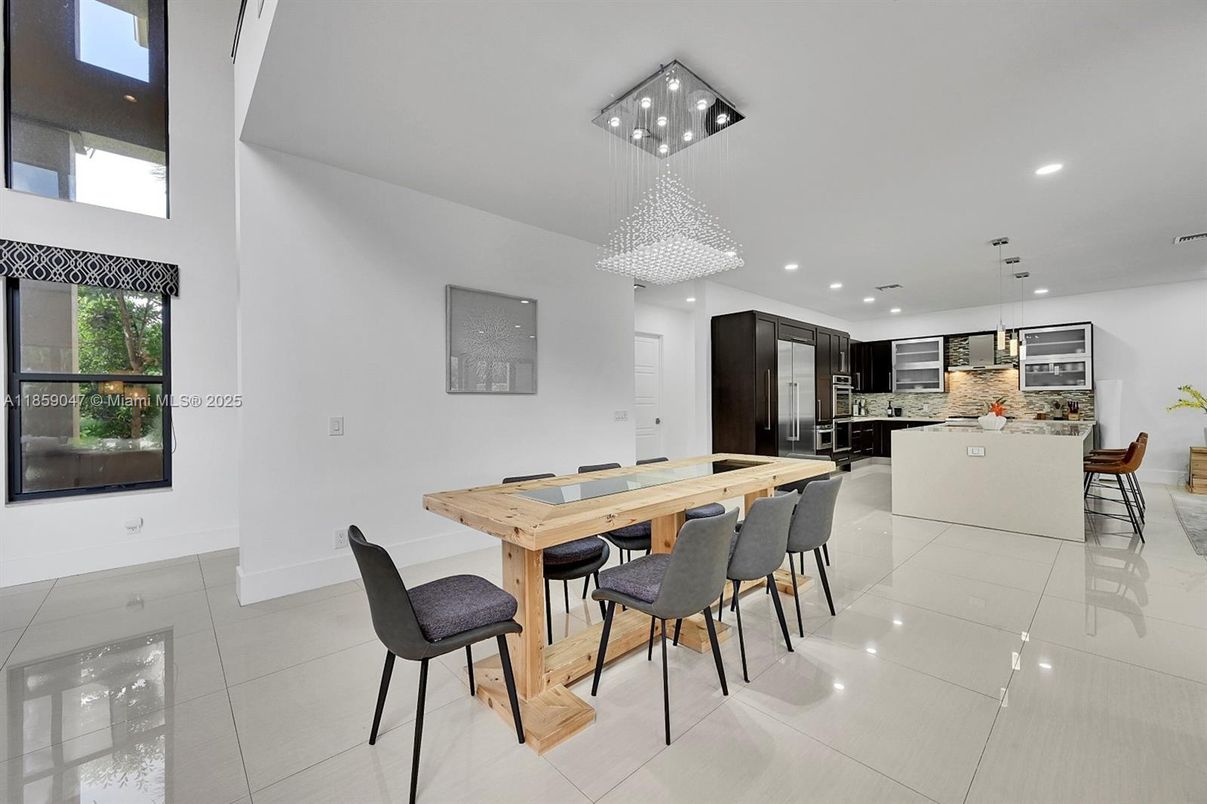 Chandelier, Dining room, Interior, Kitchen, Pendant Lights, Recessed Lighting, Stainless Steel Appliances