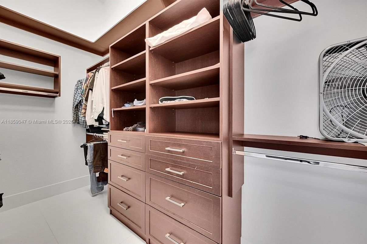 Interior, Walk-in Closets