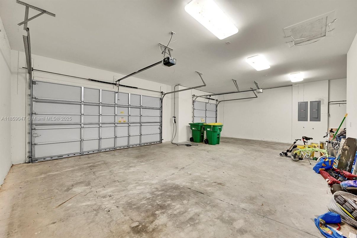 Garage, Interior