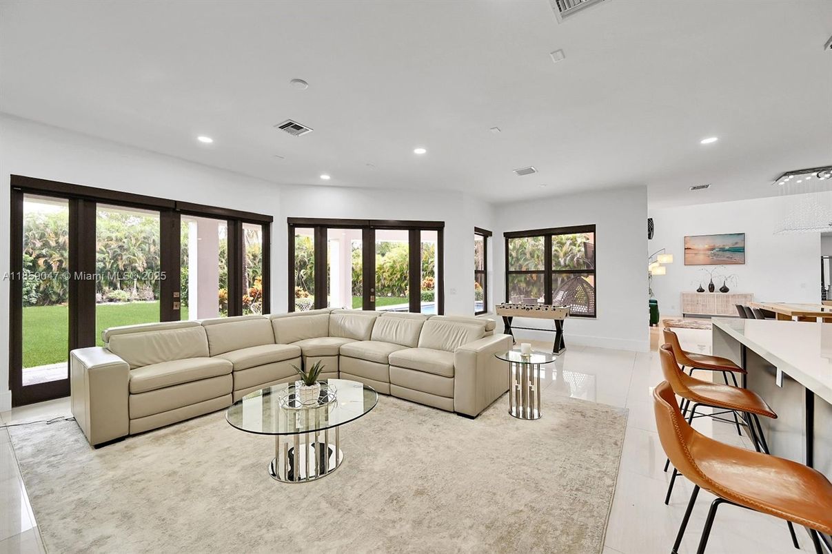 Dining room, Interior, Living room, Recessed Lighting