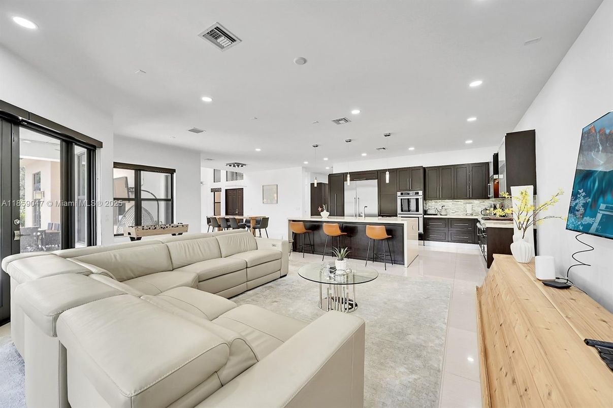 Dining room, Interior, Kitchen, Living room, Pendant Lights, Recessed Lighting, Stainless Steel Appliances