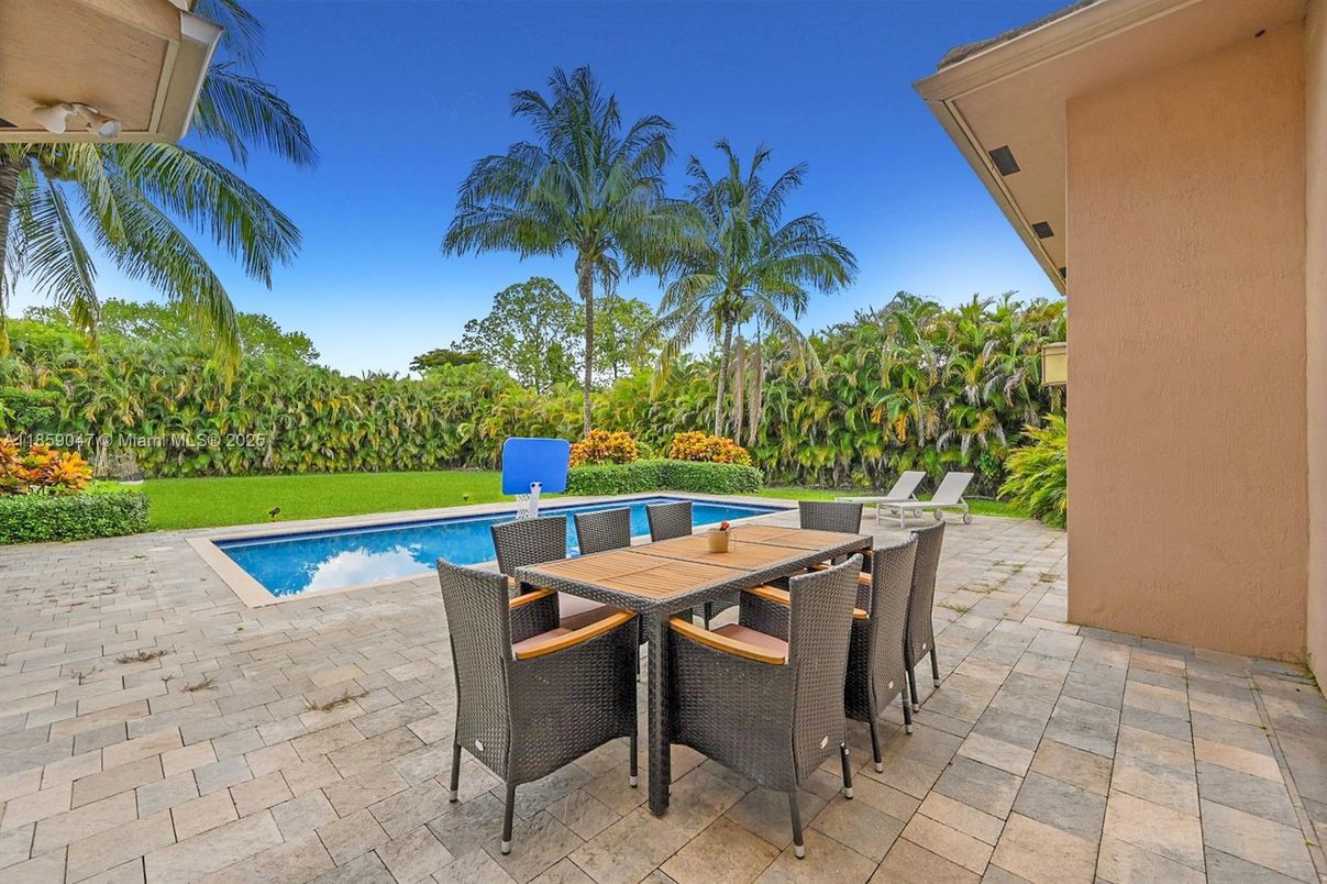 Exterior, Pool