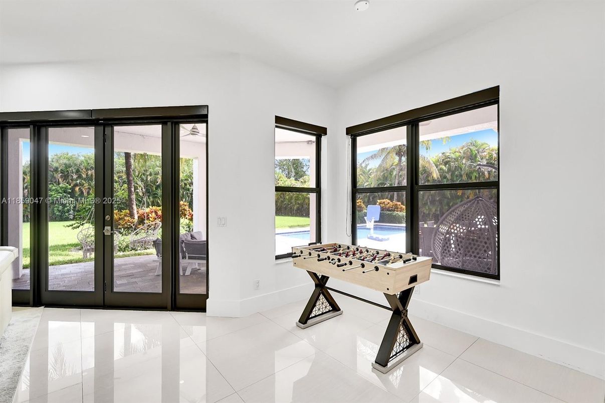 Game Room, Interior, Recessed Lighting