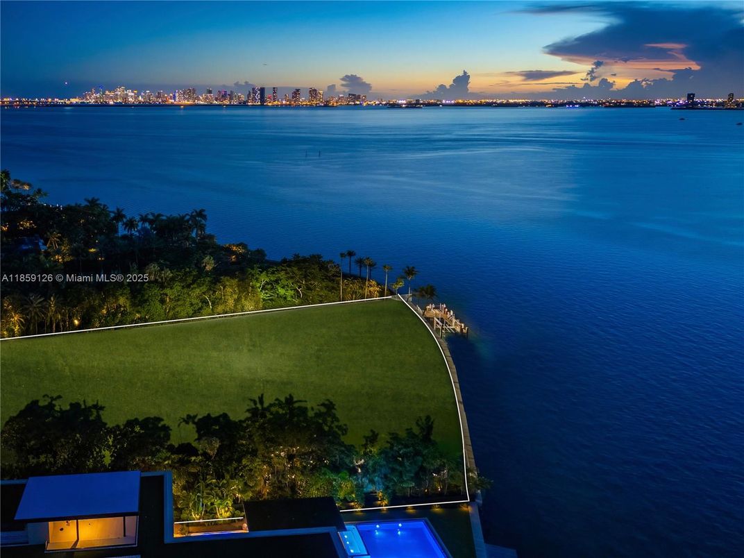 Exterior, Pool, Water