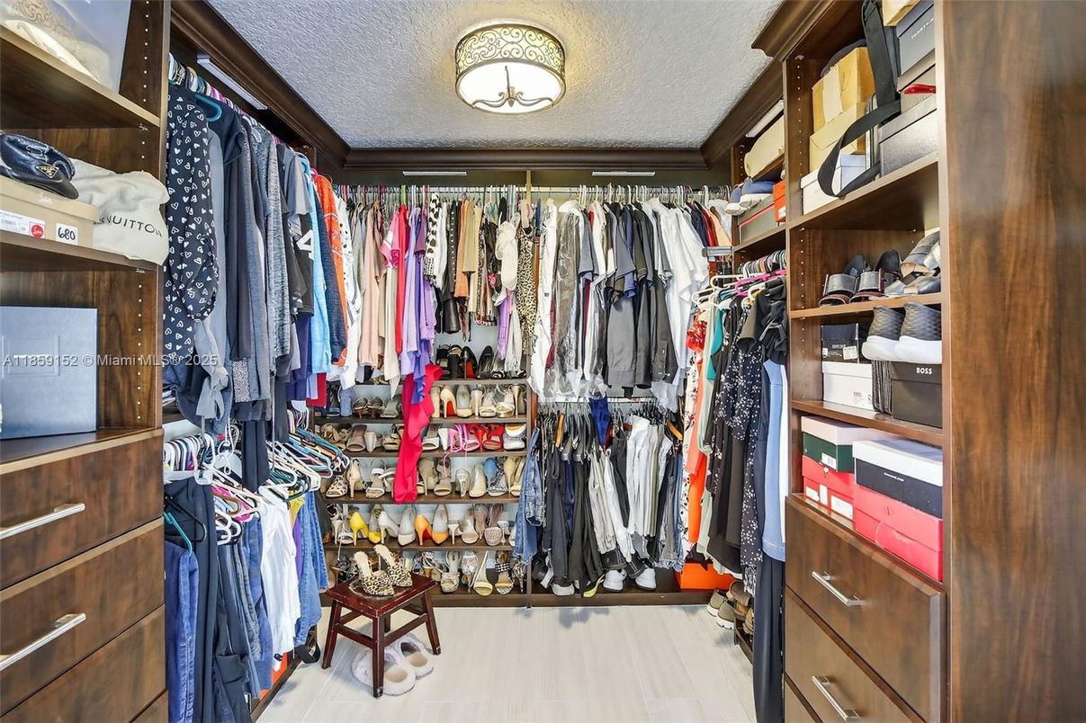 Interior, Walk-in Closets
