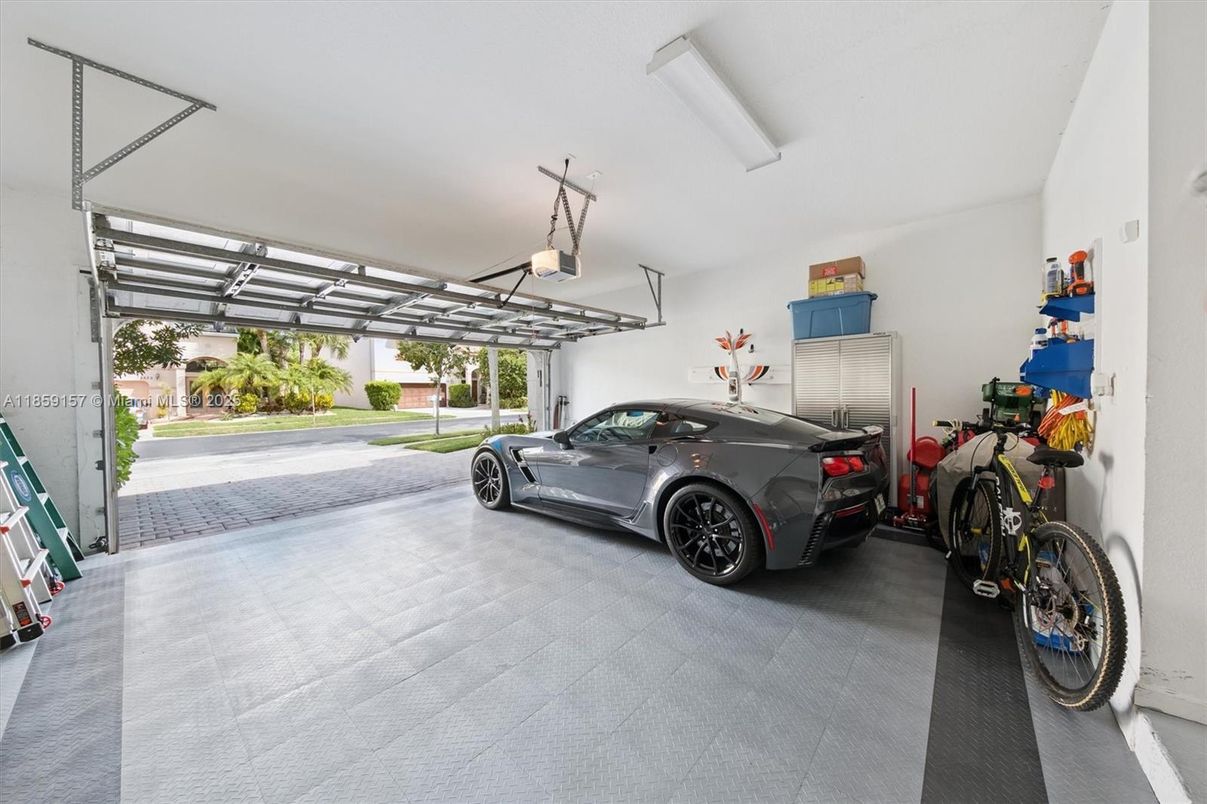 Garage, Interior