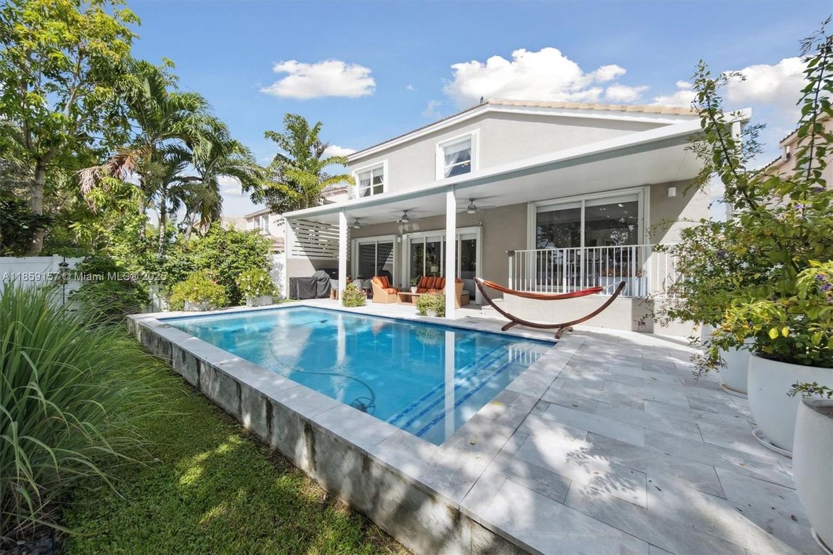 Exterior, Pool