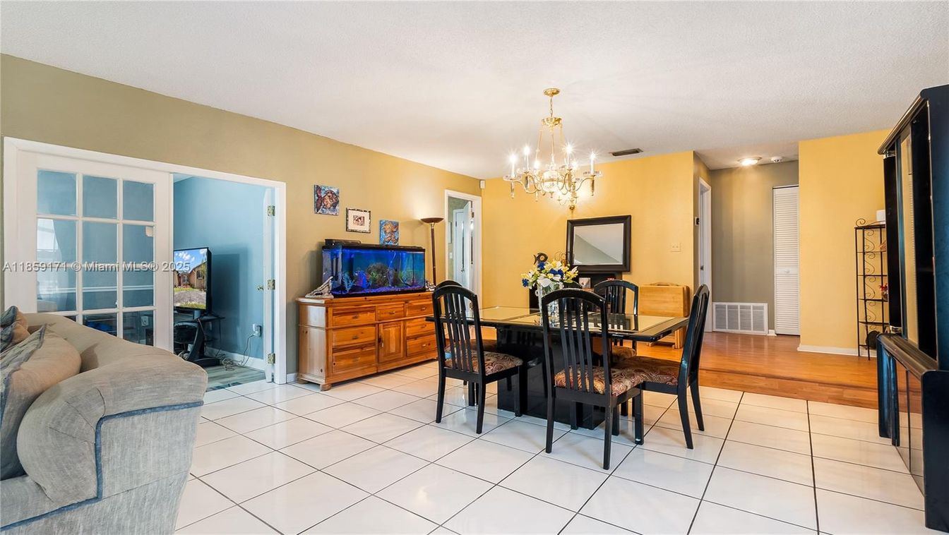 Chandelier, Dining room, Interior