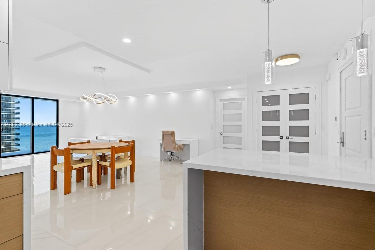 Dining room, Interior, Pendant Lights, Recessed Lighting, Water