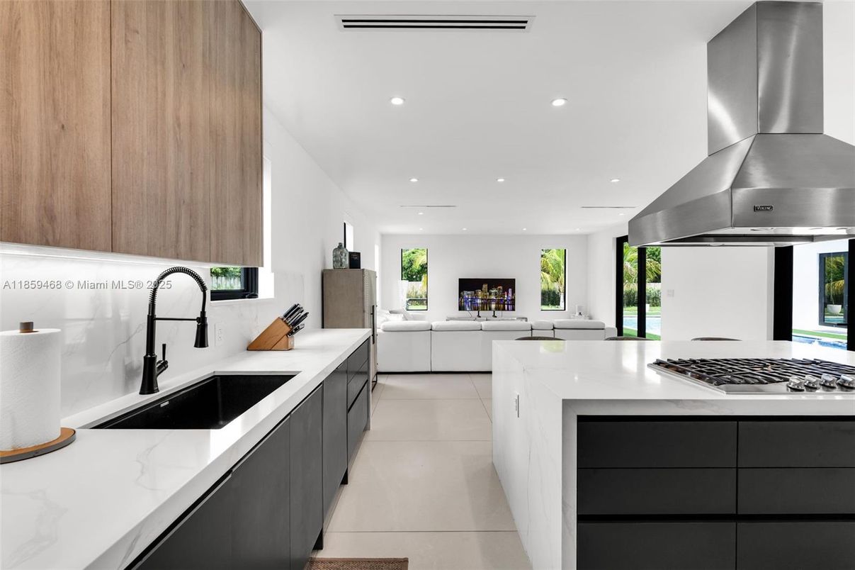 Interior, Kitchen, Living room, Recessed Lighting, Stainless Steel Appliances