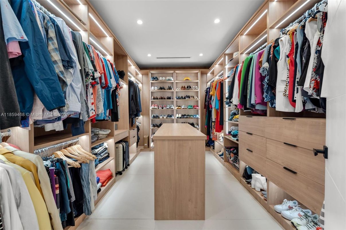 Interior, Recessed Lighting, Walk-in Closets