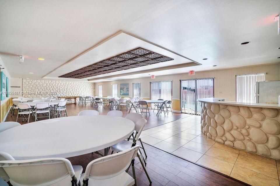 Dining room, Interior, Recessed Lighting