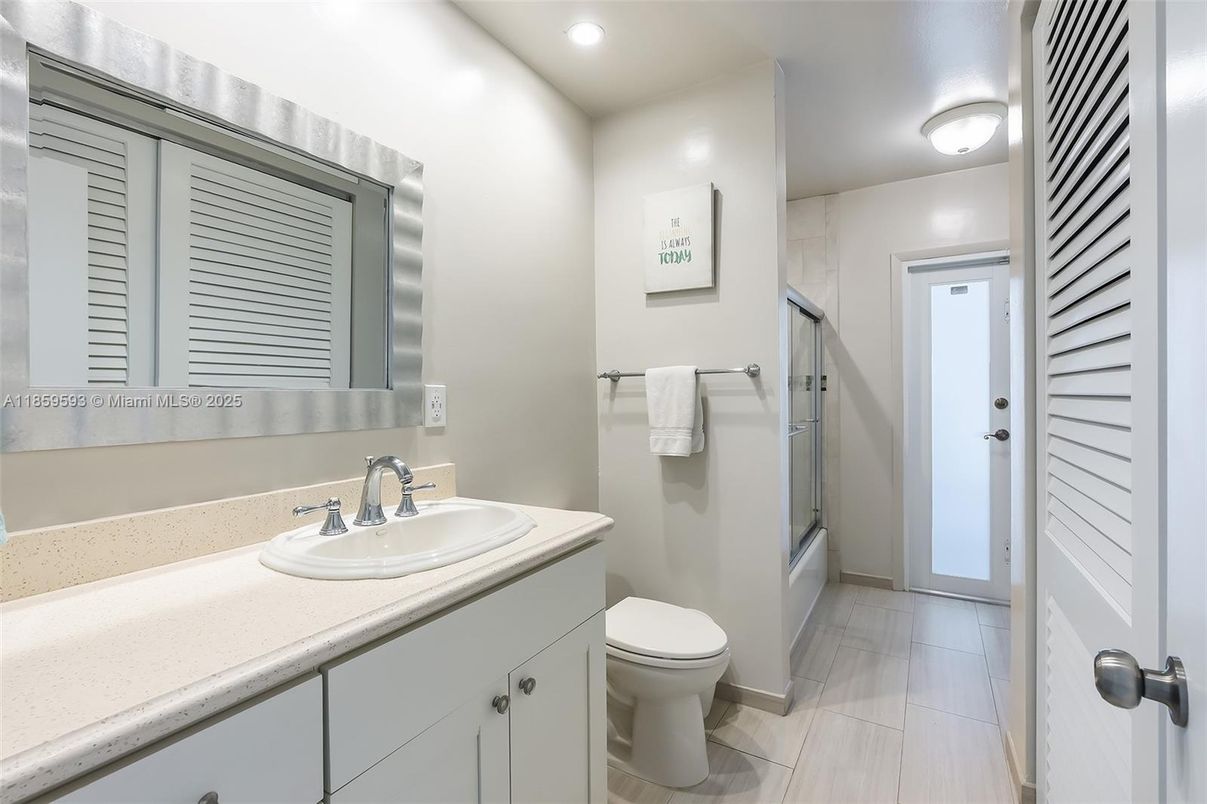 Bathroom, Interior, Recessed Lighting