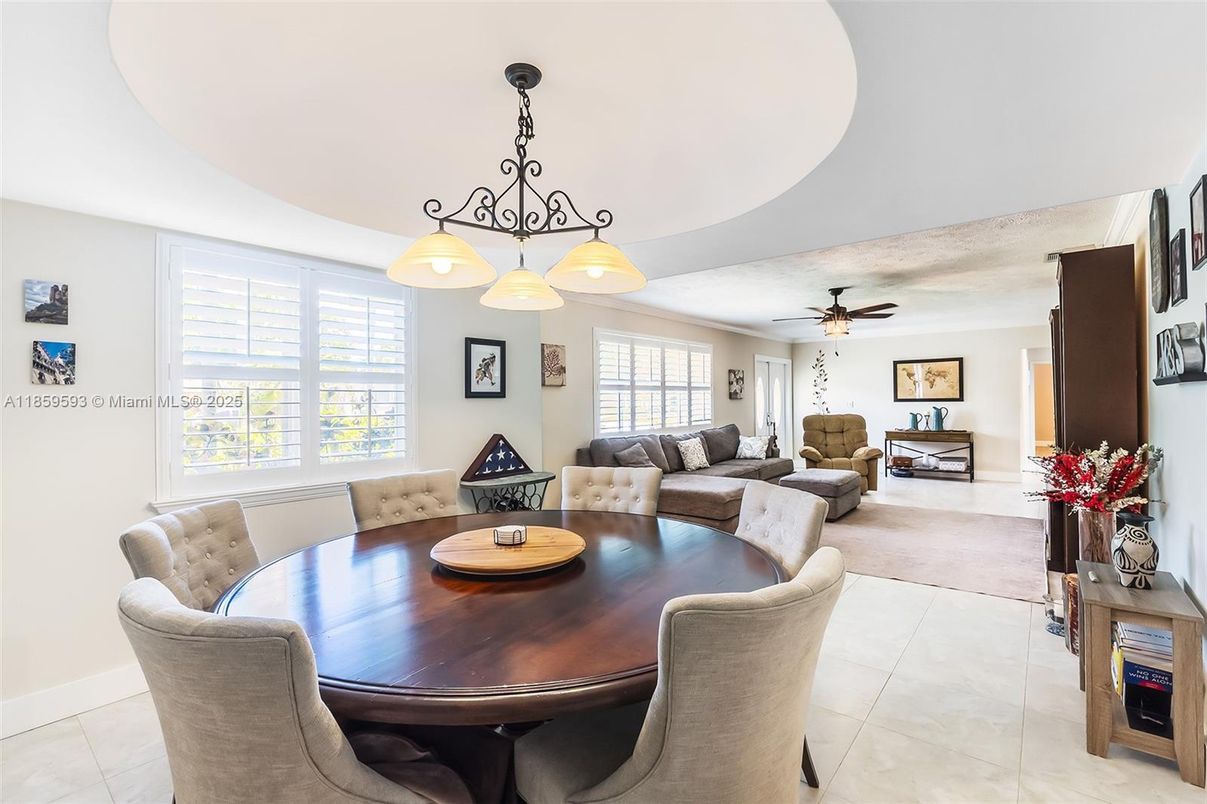 Dining room, Interior, Living room, Pendant Lights