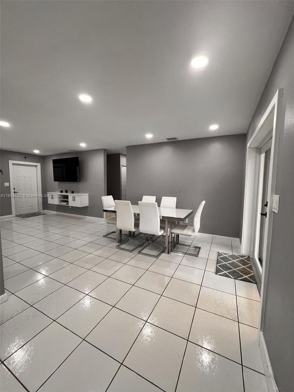 Dining room, Interior, Recessed Lighting