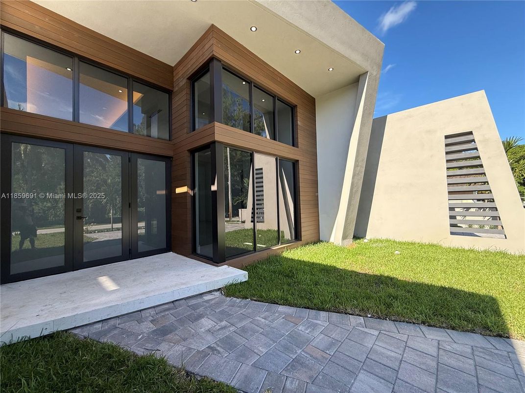 Backyard, Exterior, Facade, Modern