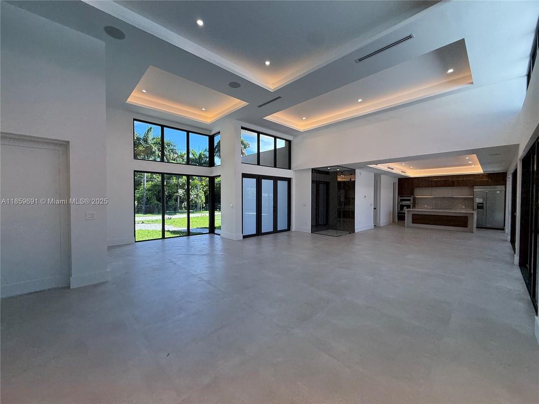 Empty room, Interior, Recessed Lighting