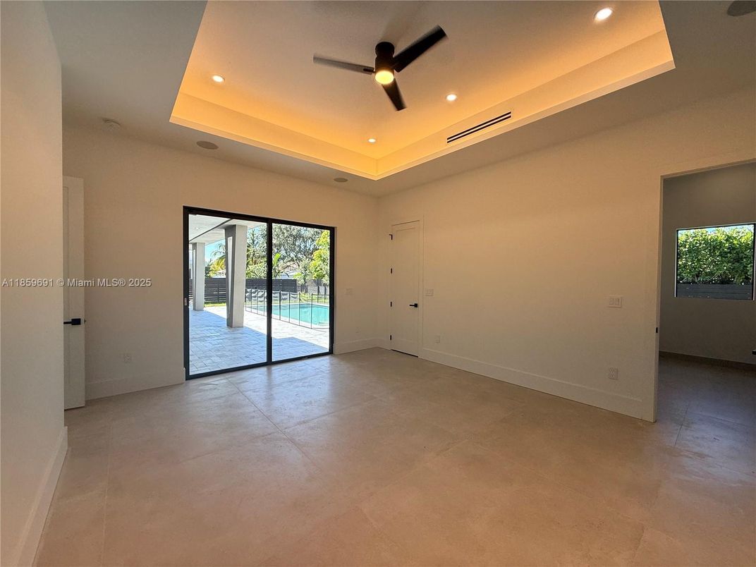 Empty room, Interior, Recessed Lighting
