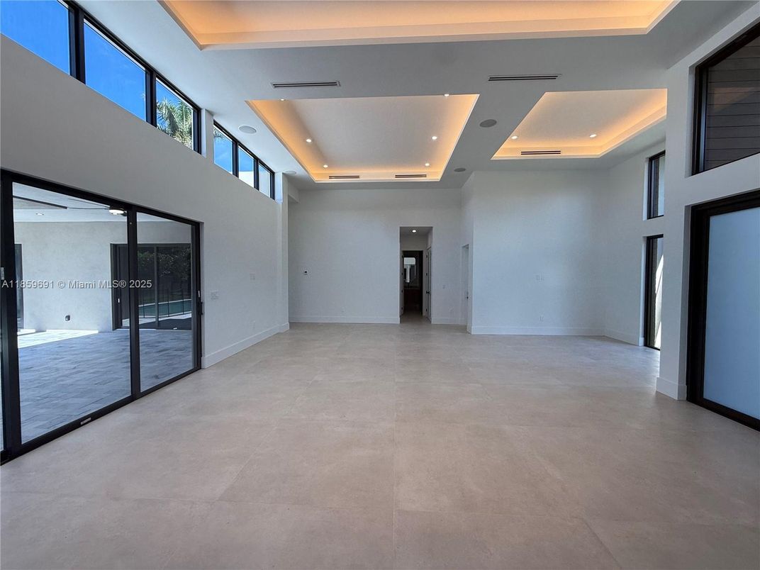 Empty room, Interior, Recessed Lighting