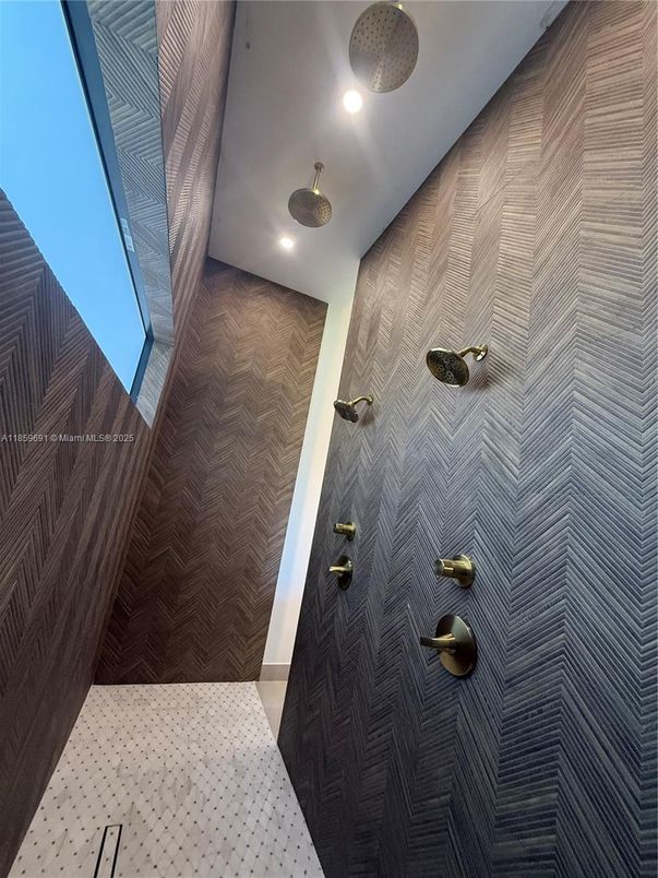 Bathroom, Interior, Recessed Lighting