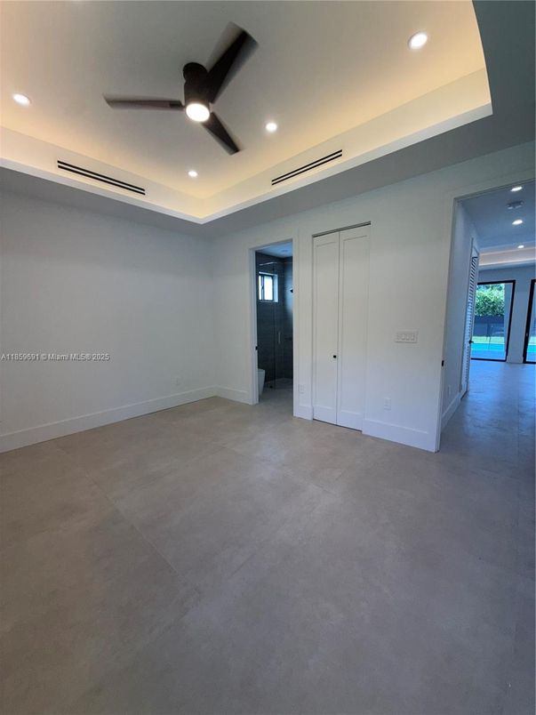 Empty room, Interior, Recessed Lighting