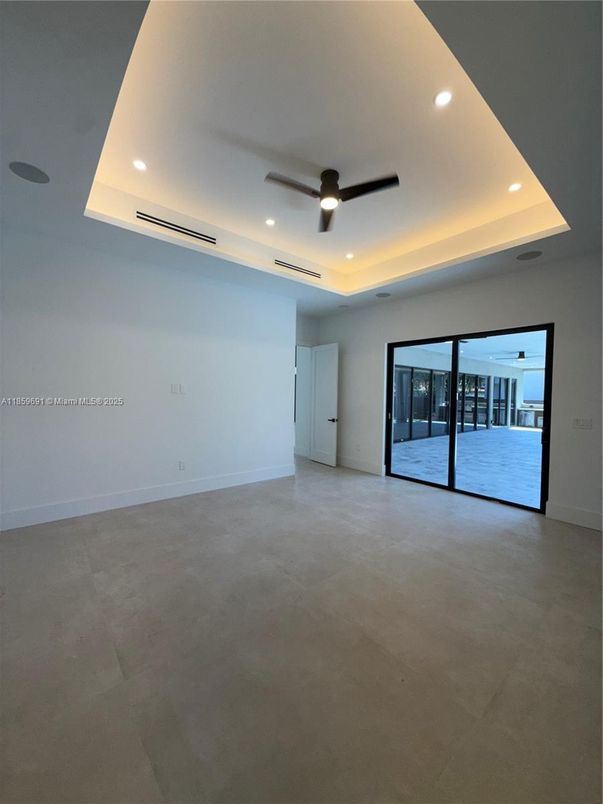 Empty room, Interior, Recessed Lighting