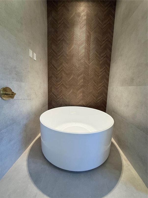 Bathroom, Free Standing Baths, Interior