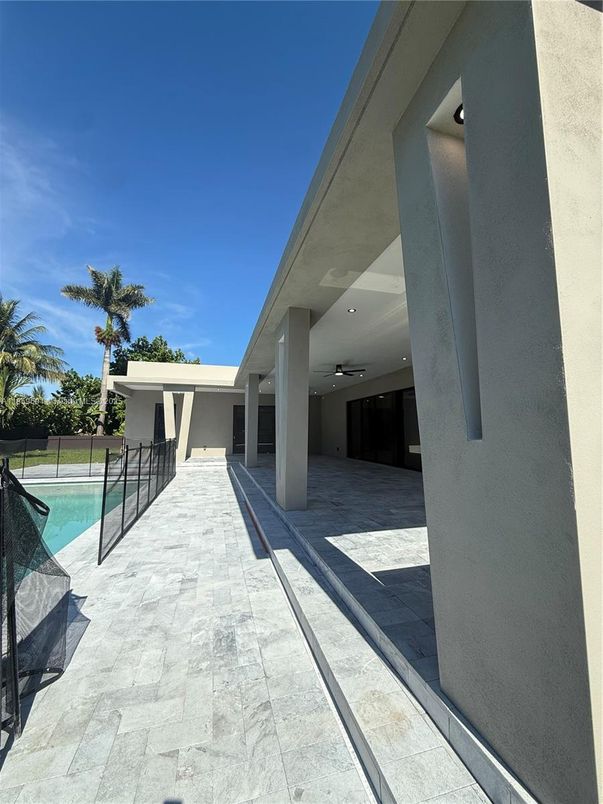 Exterior, Pool